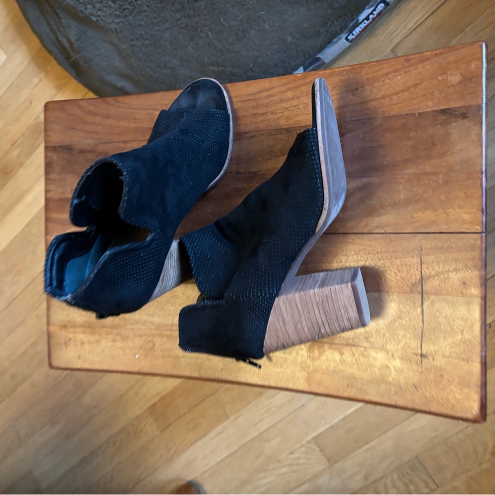 DV by Dolce Vita Black Textured Heeled Boots